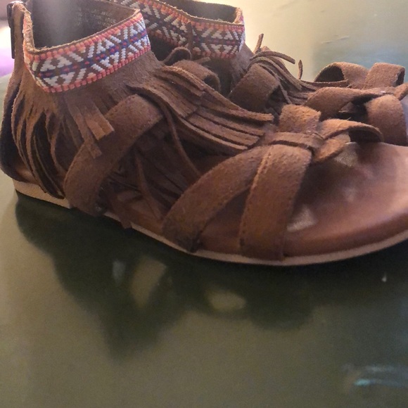 Sandals - Picture 2 of 4